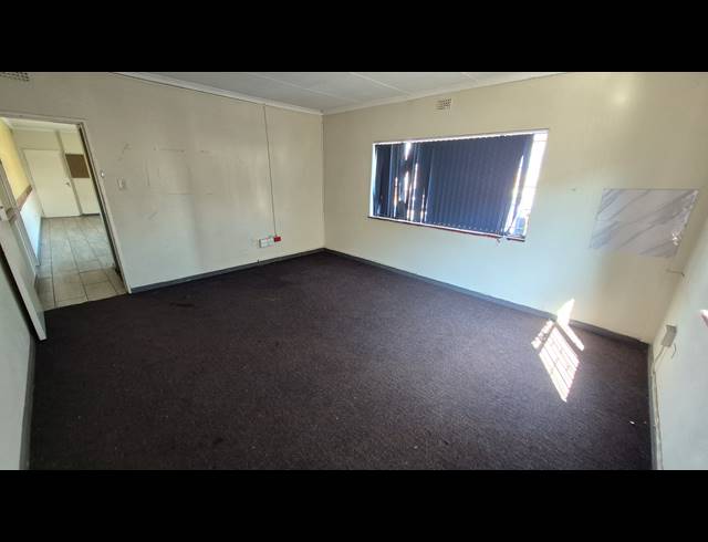 921M² FACTORY TO LET IN ANDERBOLT